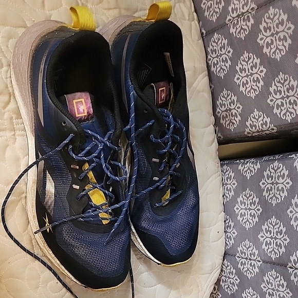 Reebok SE National Geographic Navy and Yellow Trail Running Shoes - Picture 6 of 8